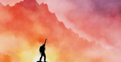 Una silueta de una persona escalada contra un cielo amanecer